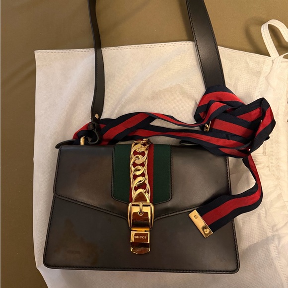 Gucci Black and Green Sylvie Shoulder Bag - Picture 2 of 8